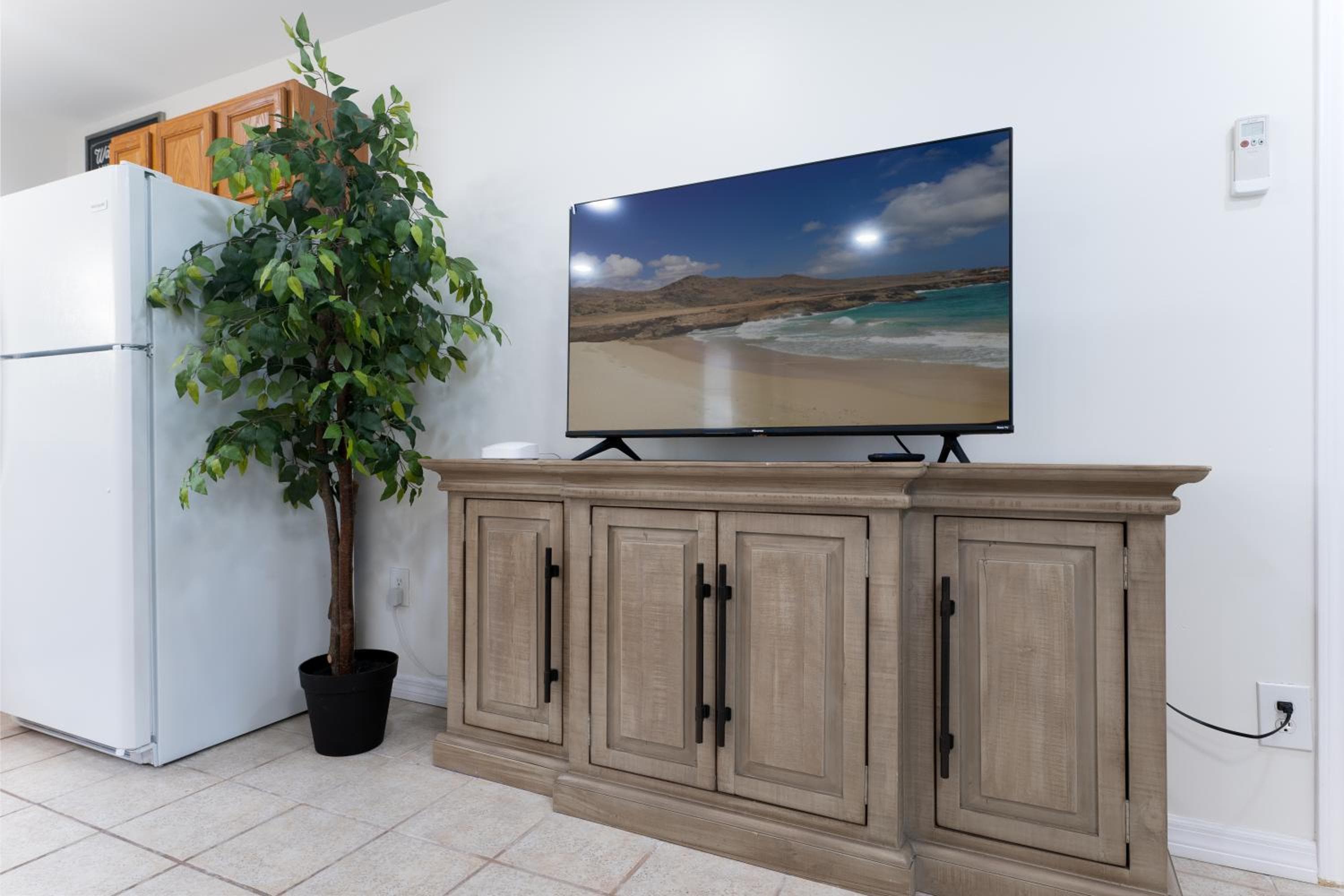 Photograph supplied for Cozy and Comfortable One Bedroom Efficiency! 5 Blocks to the Beach!