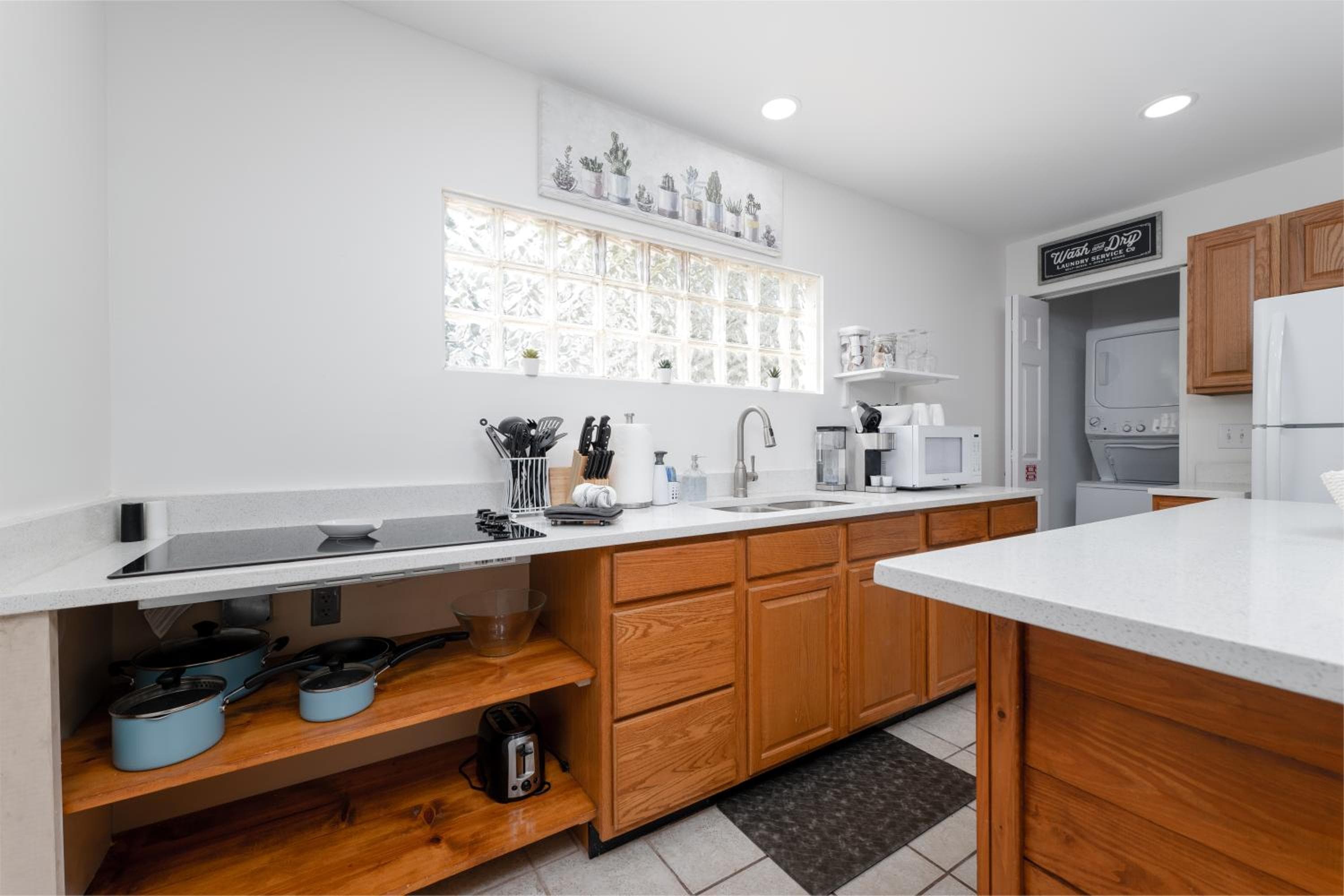 Photograph supplied for Cozy and Comfortable One Bedroom Efficiency! 5 Blocks to the Beach!