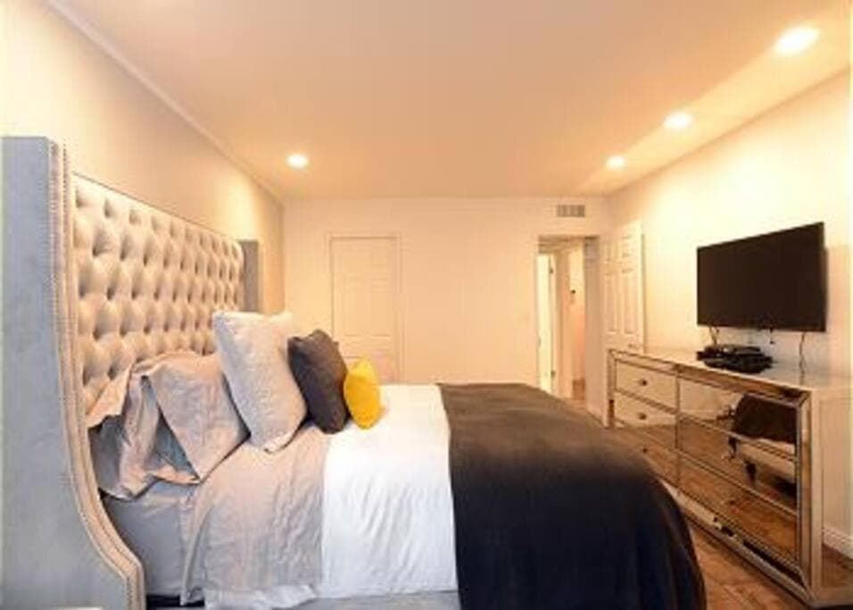Photograph supplied for West Hollywood Luxury 1 Bedroom Suite