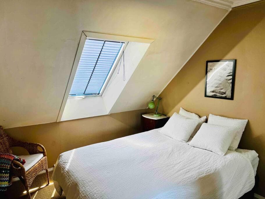 Photograph supplied for Central 2BR with balconies and art in historical university area