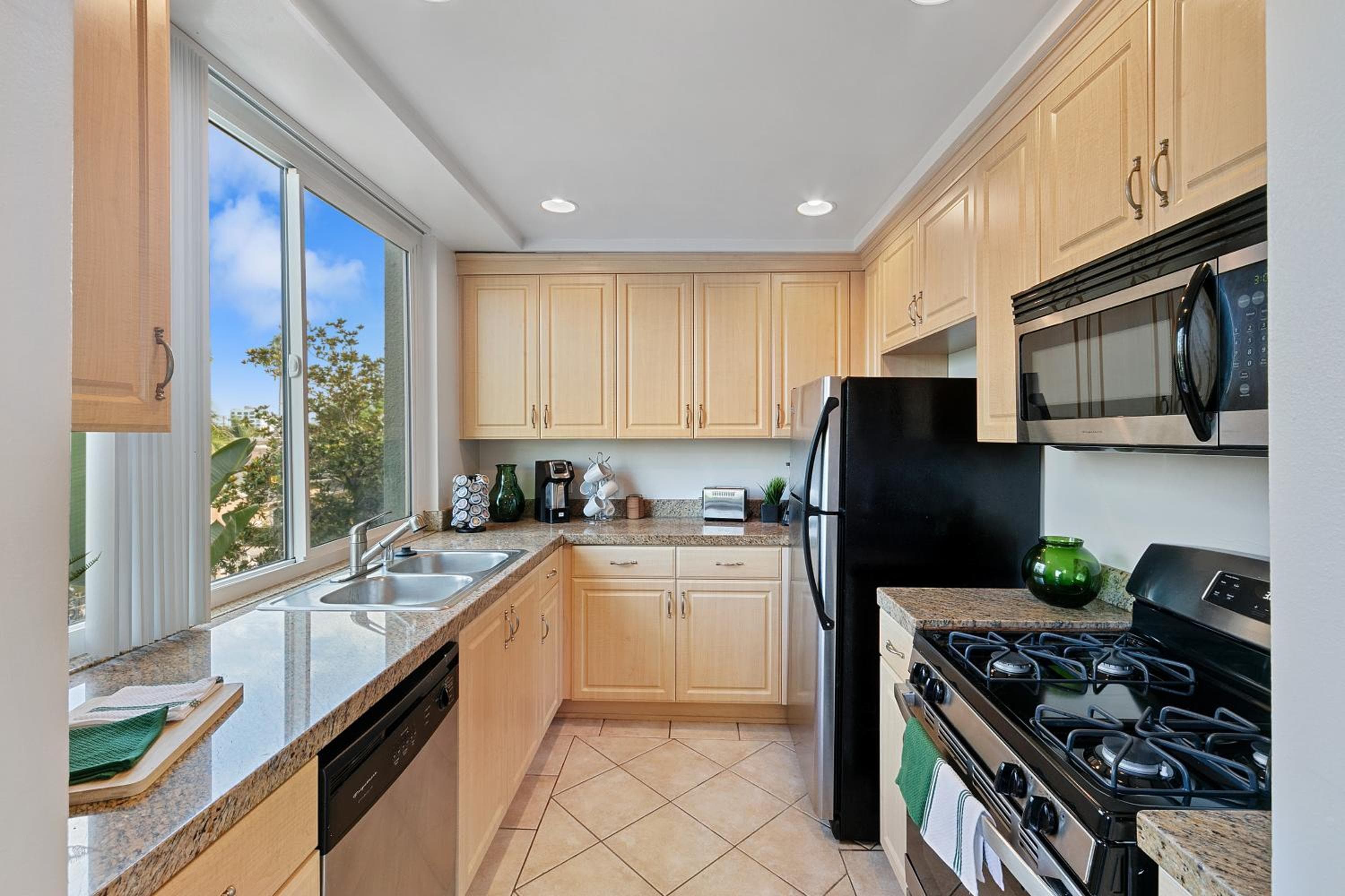Photograph supplied for Beverly Hills Glamour Oasis 2 BR Apt with Parking 304