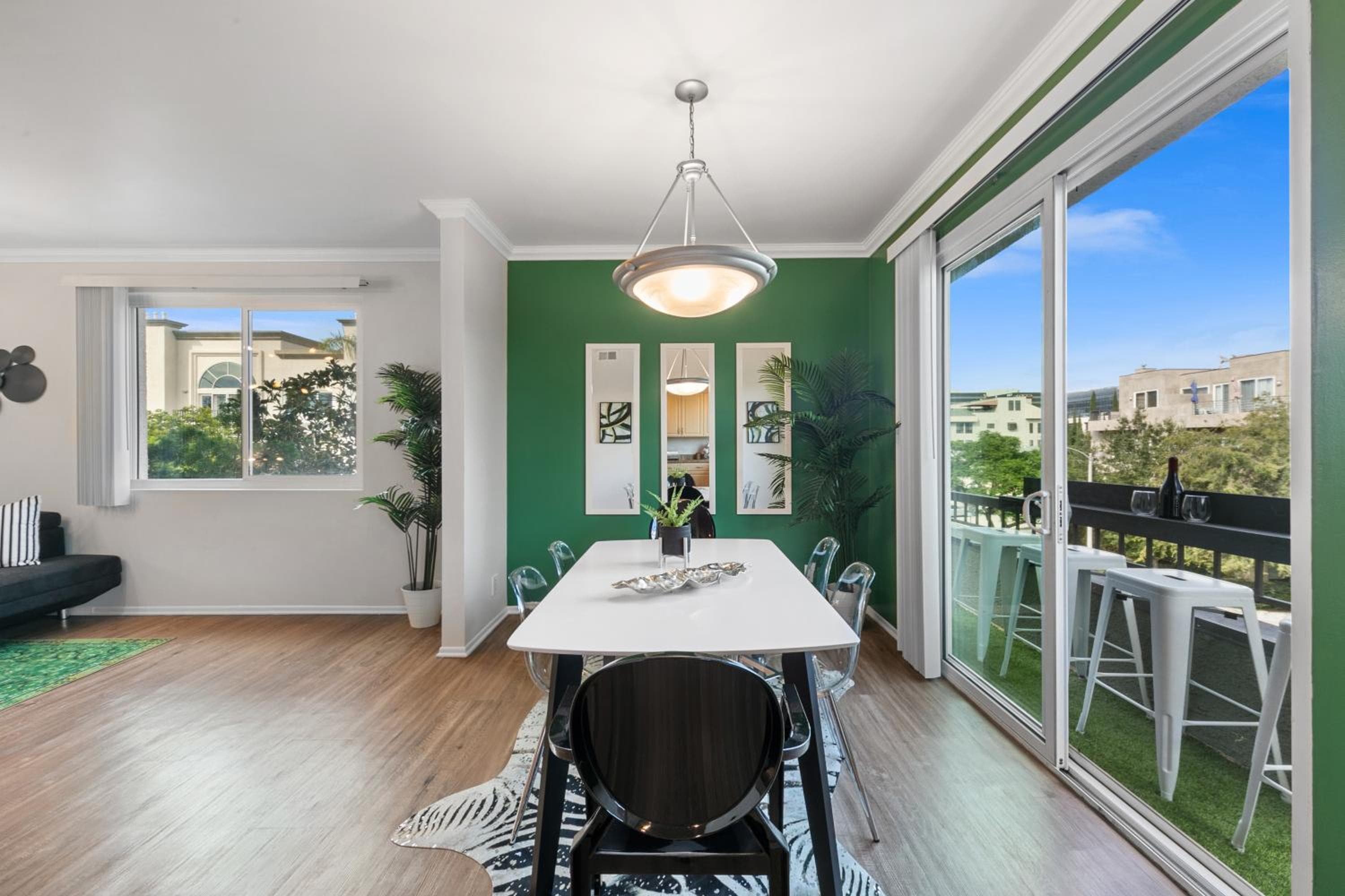 Photograph supplied for Beverly Hills Glamour Oasis 2 BR Apt with Parking 304