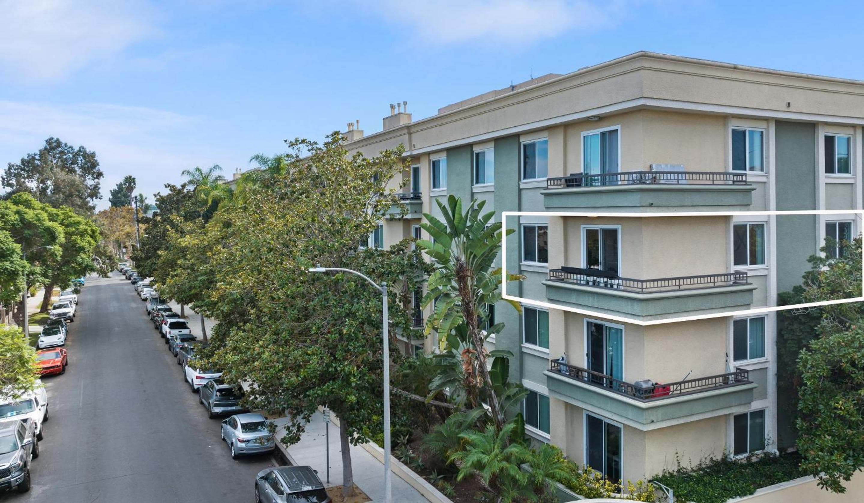 Photograph supplied for Beverly Hills Glamour Oasis 2 BR Apt with Parking 304