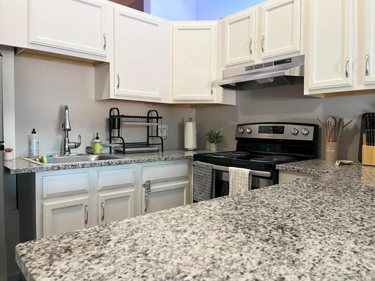 Photograph supplied for Downtown Cleveland -modern First Floor Unit