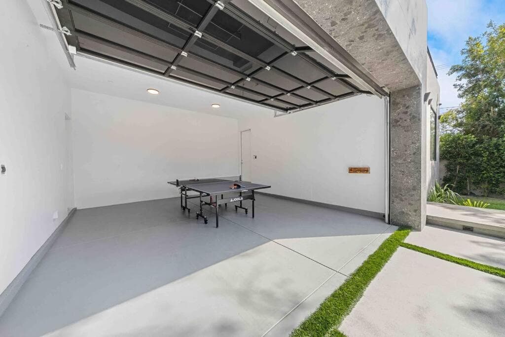 Photograph supplied for Hollywood Hills 5 BR Villa, Pool, Rooftop, Parking