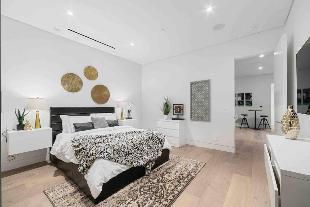 Photograph supplied for Hollywood Hills 5 BR Villa, Pool, Rooftop, Parking
