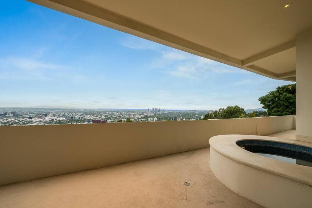 Photograph supplied for Jetliner 180' City/Ocean Views! Huge sauna/steam!