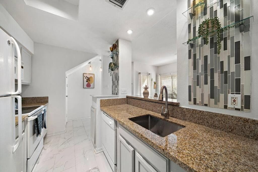 Photograph supplied for Modern & Comfortable Townhome