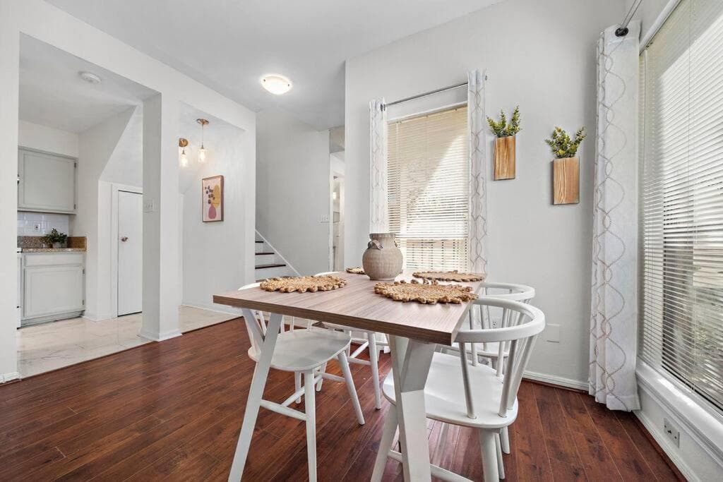 Photograph supplied for Modern & Comfortable Townhome