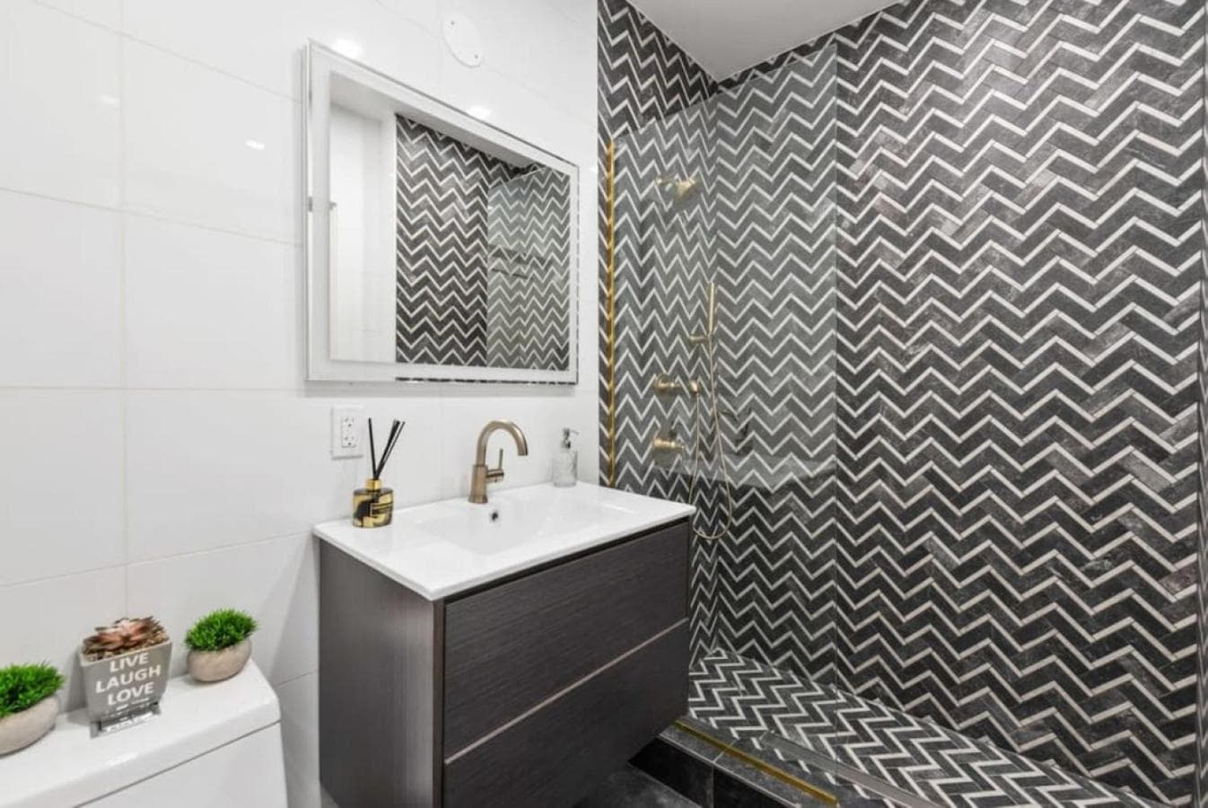 Photograph supplied for Top Notch 2BR Suite Minutes to Central Park