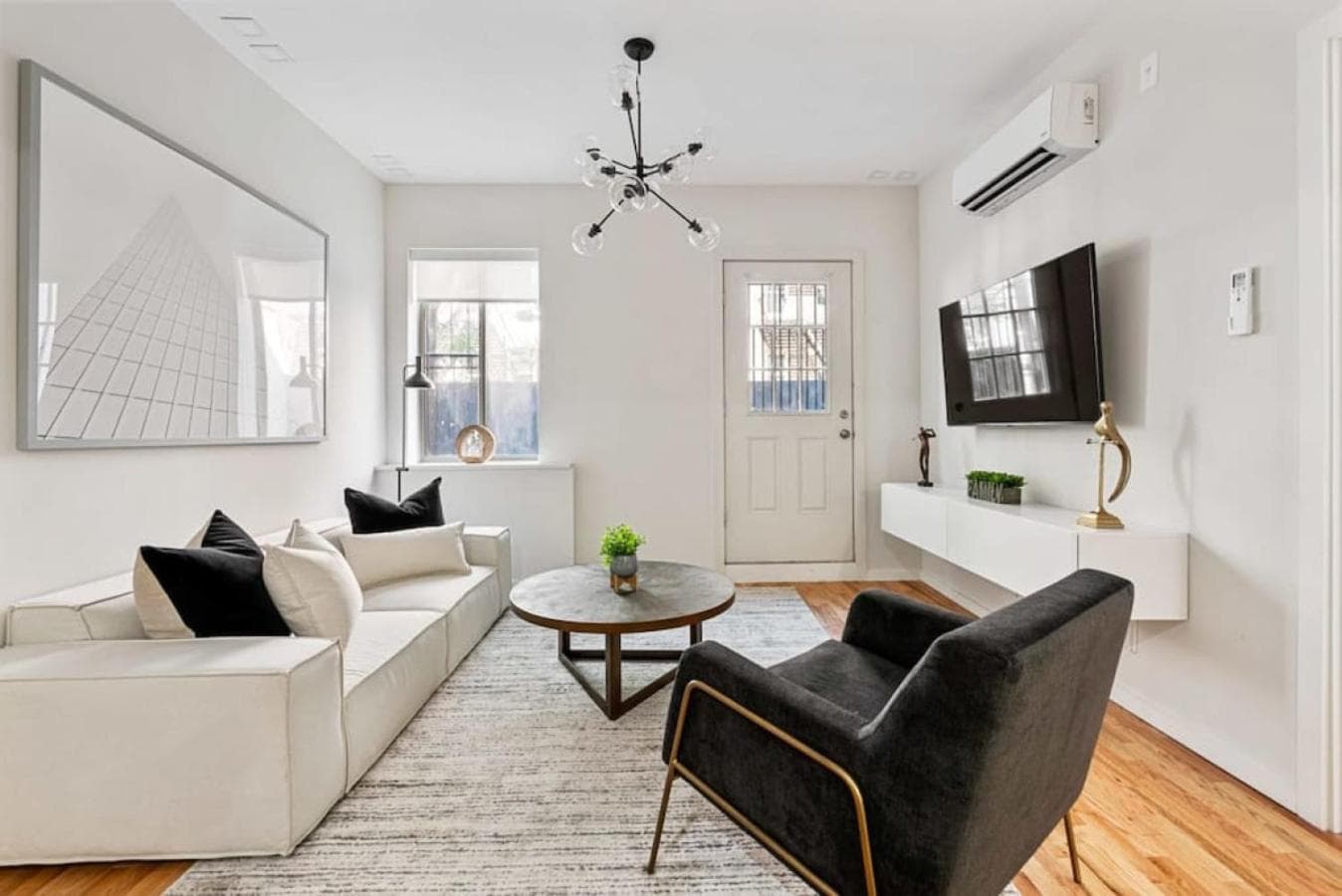 Photograph supplied for Luxury 3BR Duplex w Private Patio in Upper East