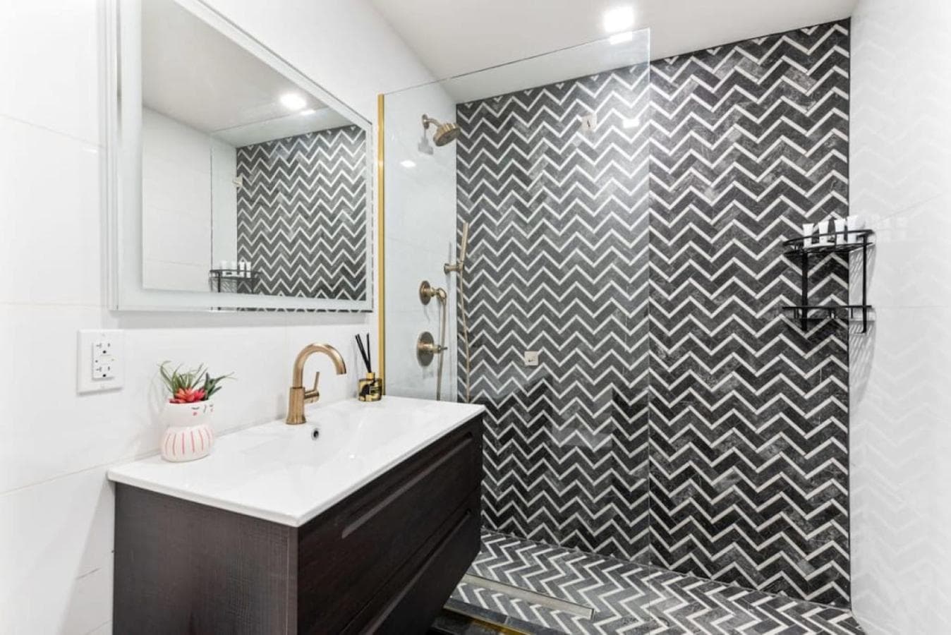 Photograph supplied for Luxury 3BR Duplex w Private Patio in Upper East