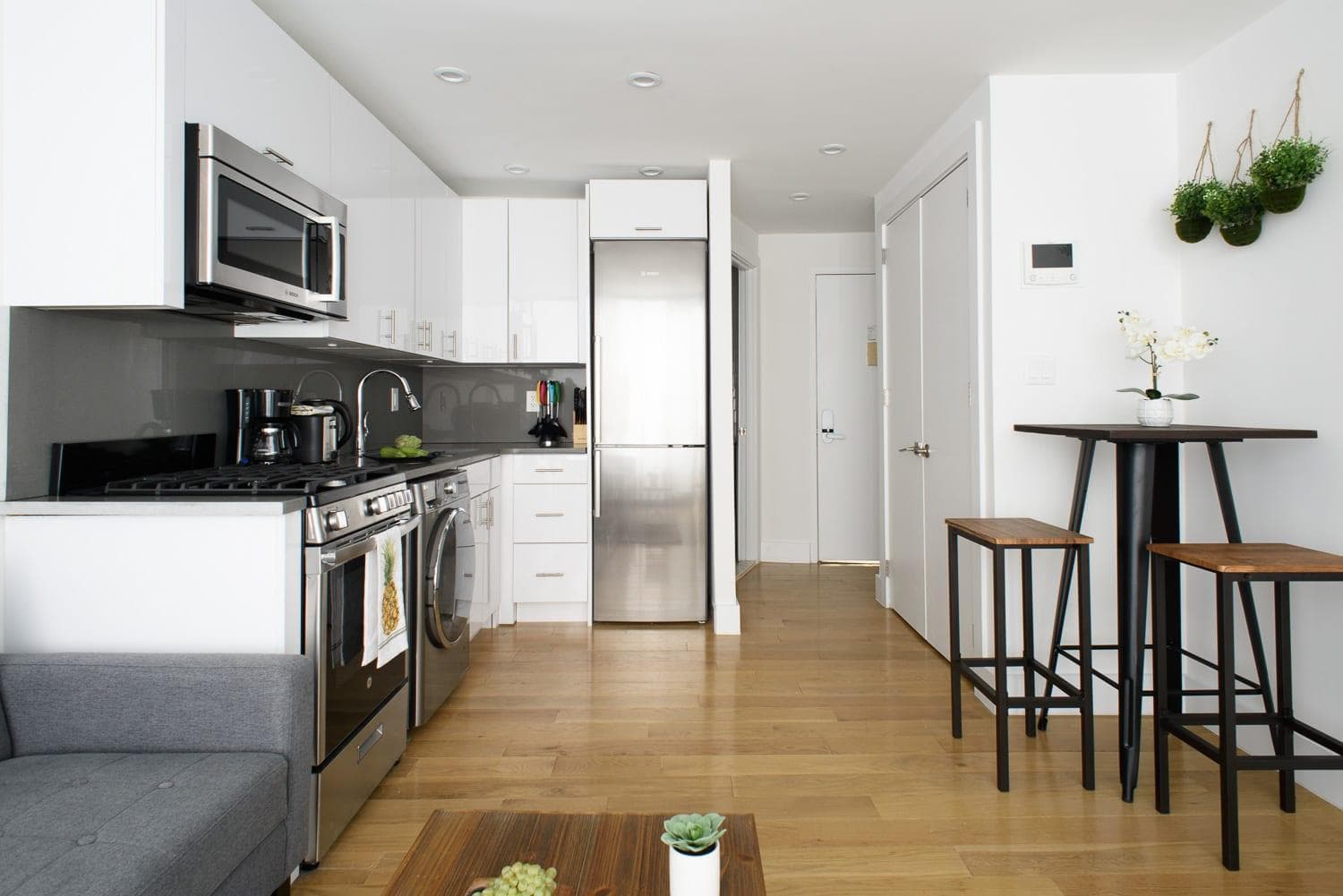 Photograph supplied for 75-2D NEW Prime UES W&D Balcony Elevator