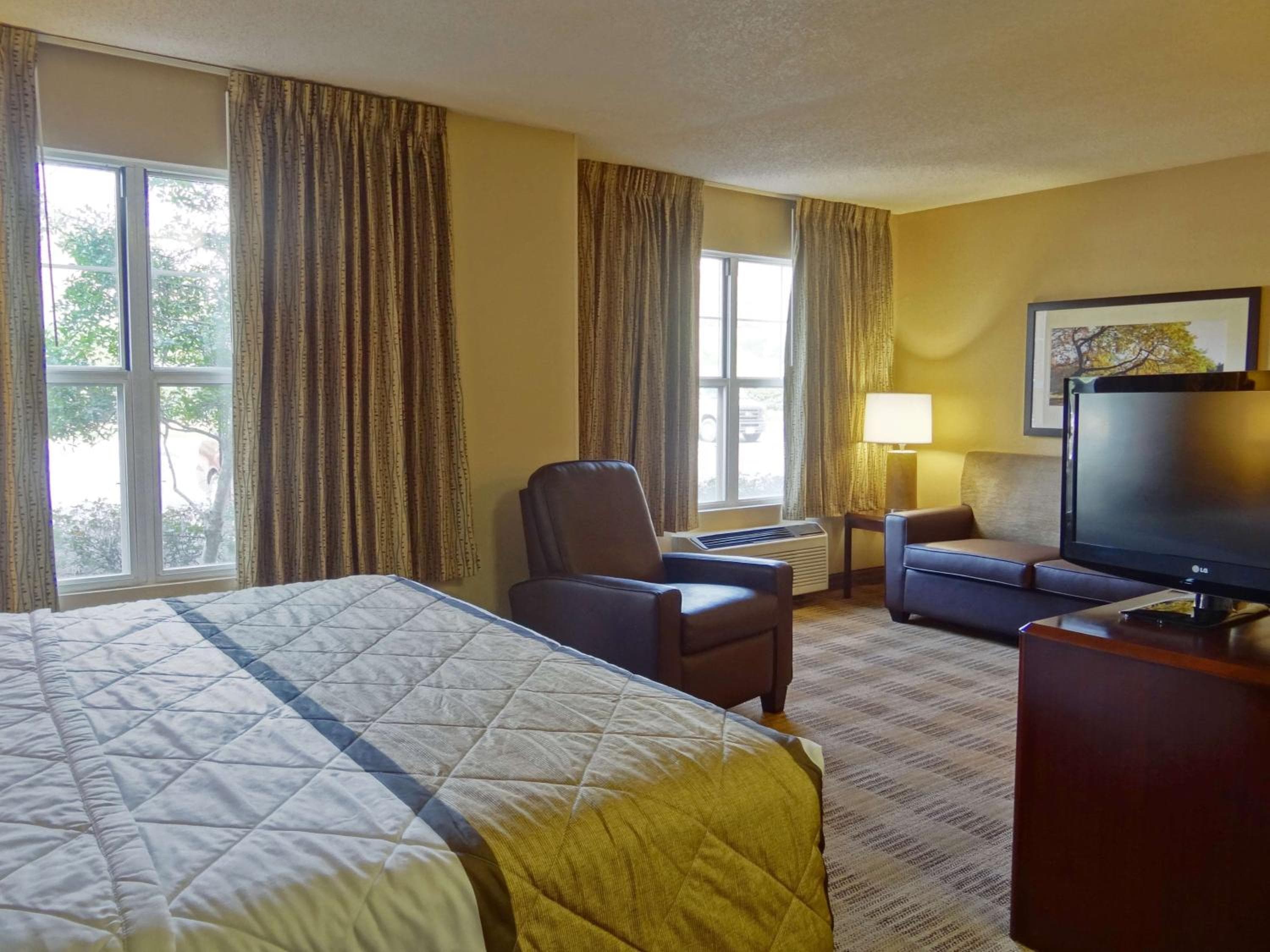 Photograph supplied for Extended Stay America Suites - Houston - Med Ctr - NRG Park - Braeswood Blvd