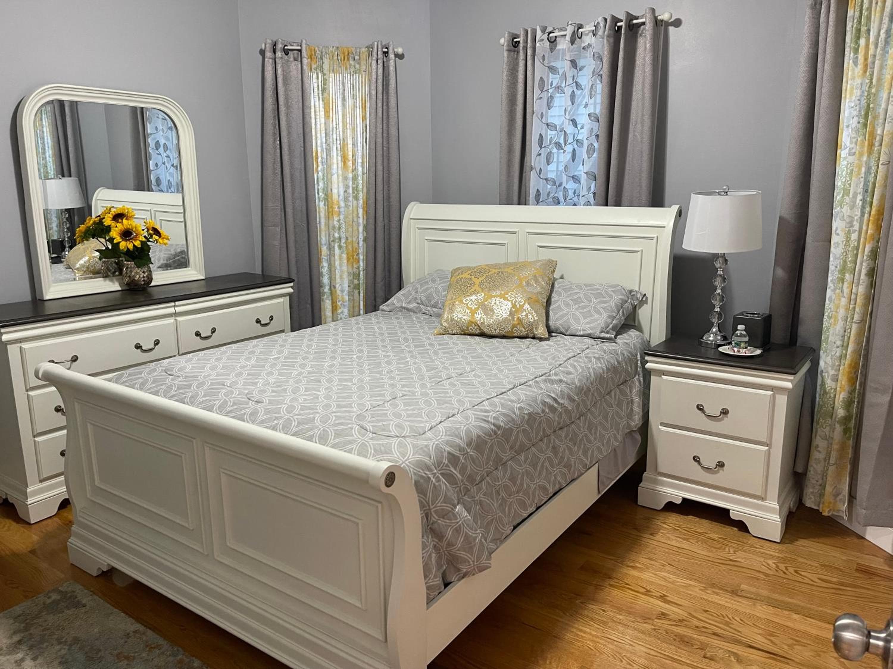 Photograph supplied for Boston Luxury 3 bedroom Private Condo