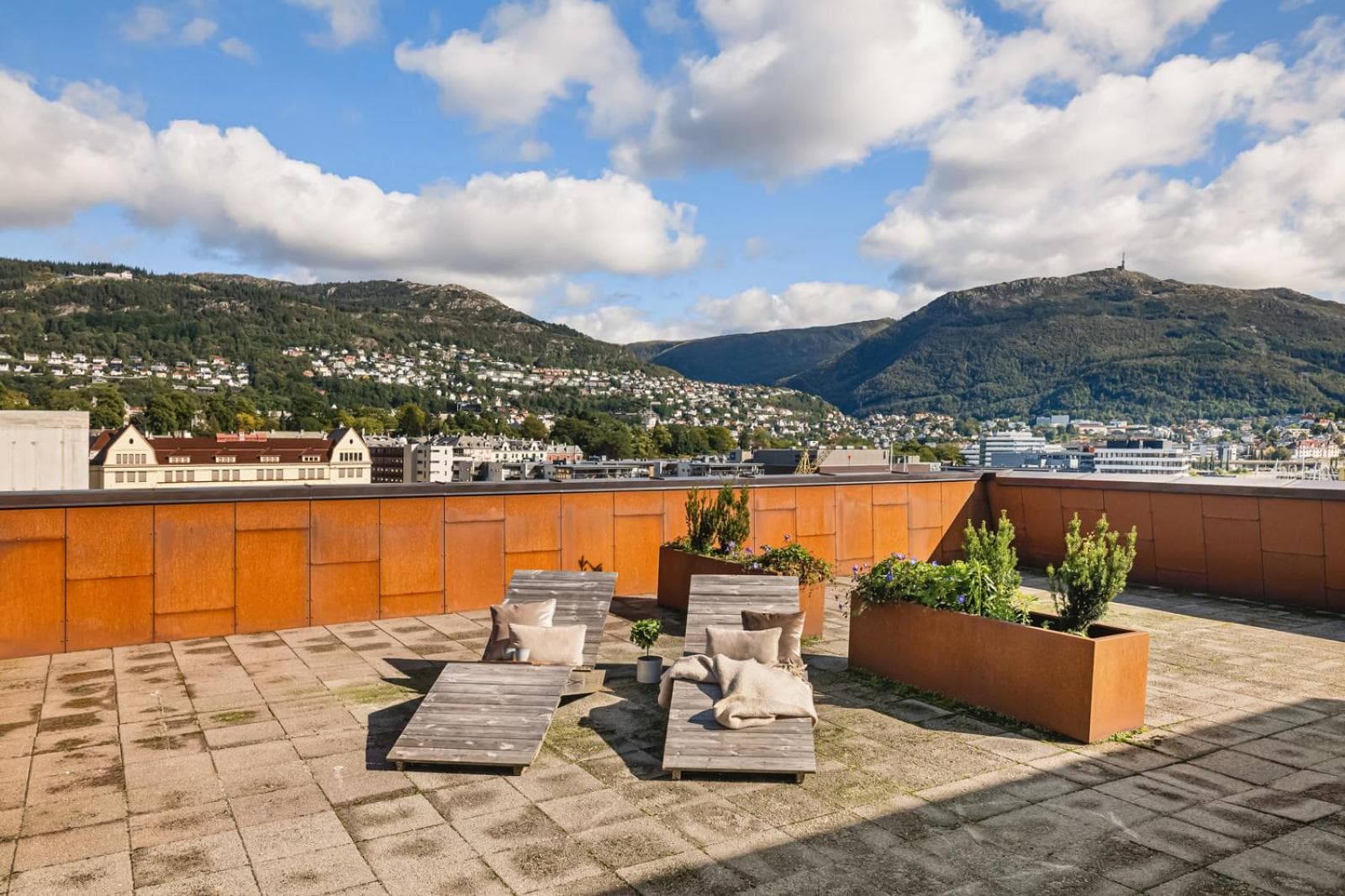 Photograph supplied for Leilighet i topp etasje med flott stor takterrasse