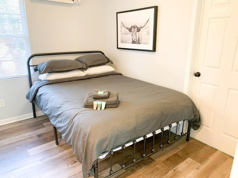 Photograph supplied for Tiny house- near Duke Univ/Hospital, walk to food