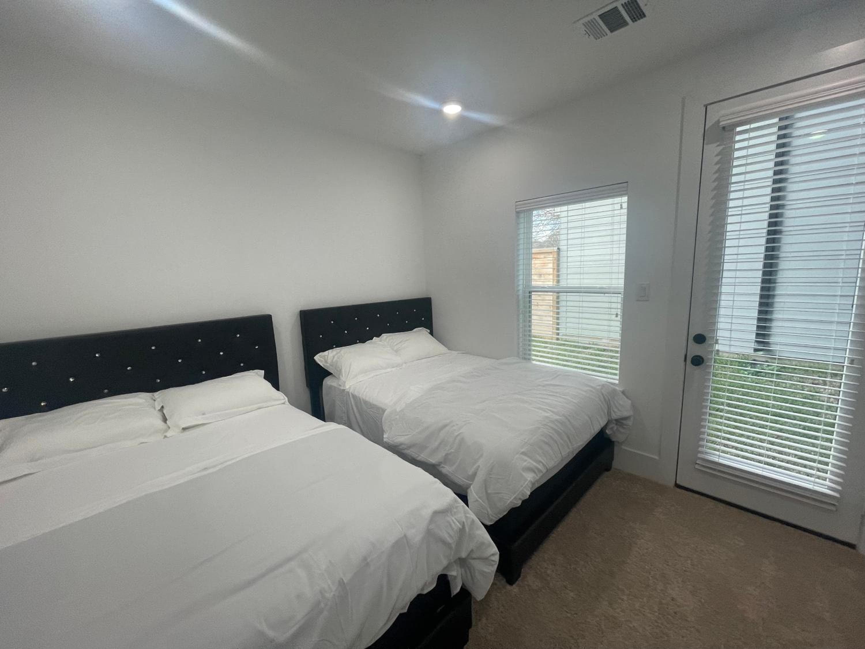 Photograph supplied for Comfortable 3 BR - Heart of Texas Medical Center
