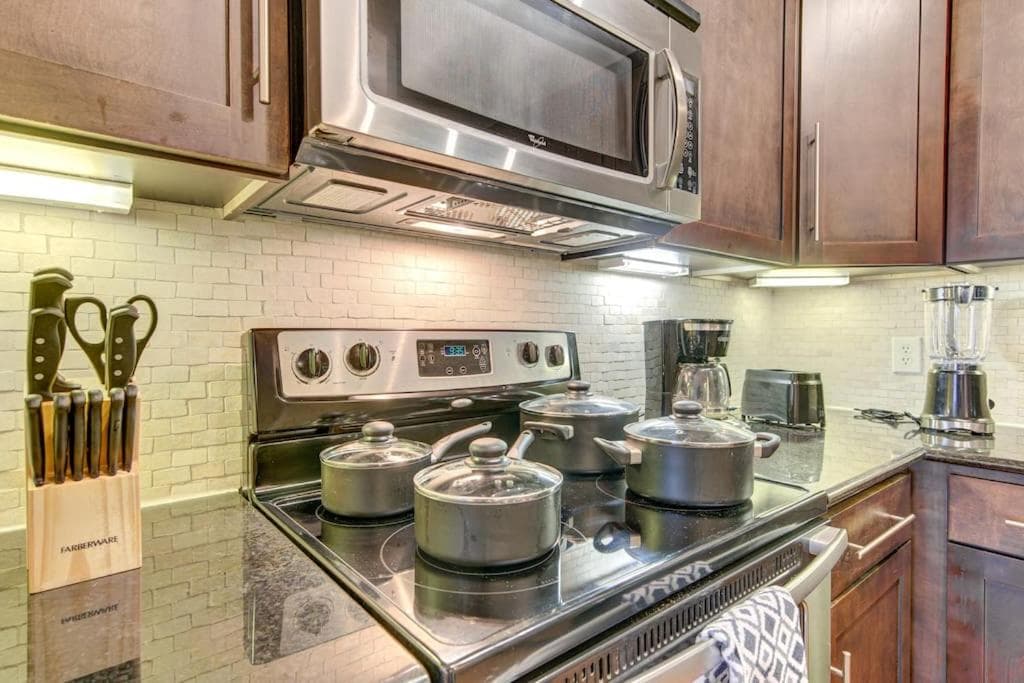 Photograph supplied for Chic 1Br Near NRG With Pool WiFi FreeParking