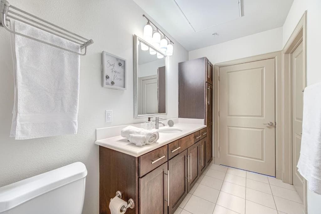 Photograph supplied for Chic 1Br Near NRG With Pool WiFi FreeParking