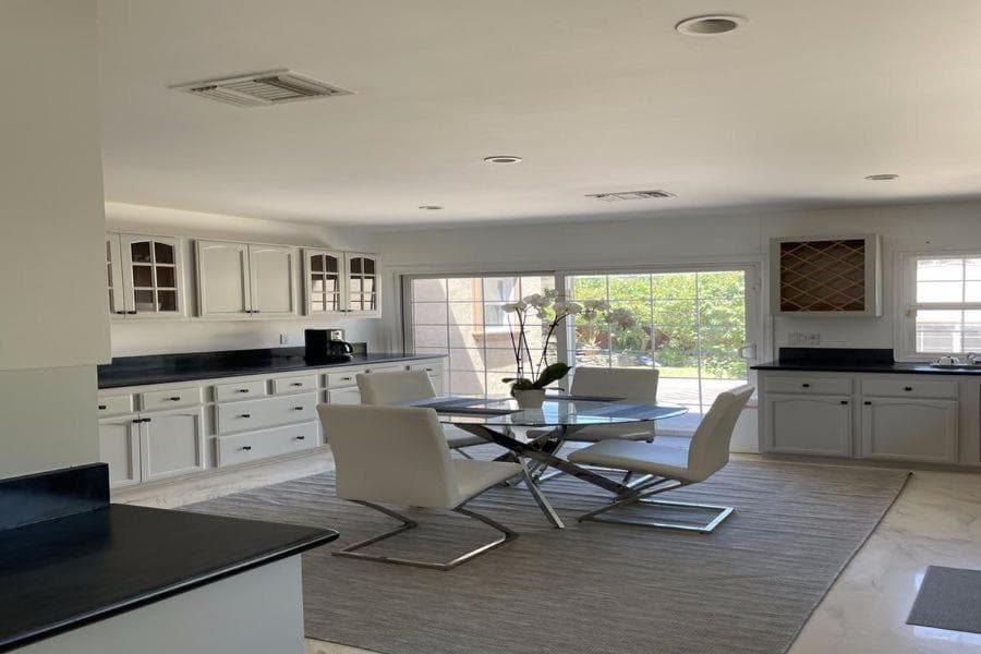Photograph supplied for Lovely 3 bedroom-Beverly Hills front unit