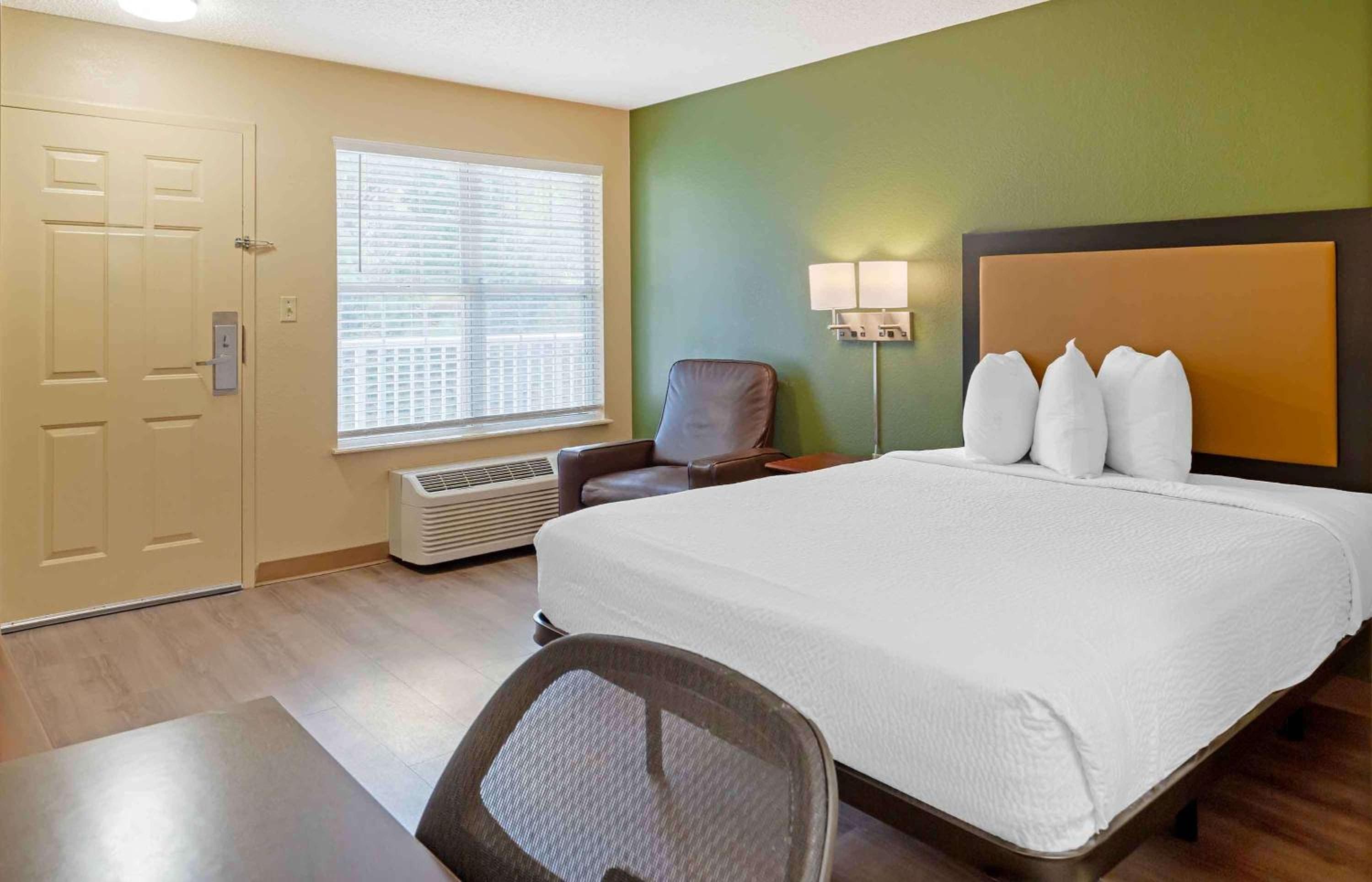 Photograph supplied for Extended Stay America Select Suites - Durham - University