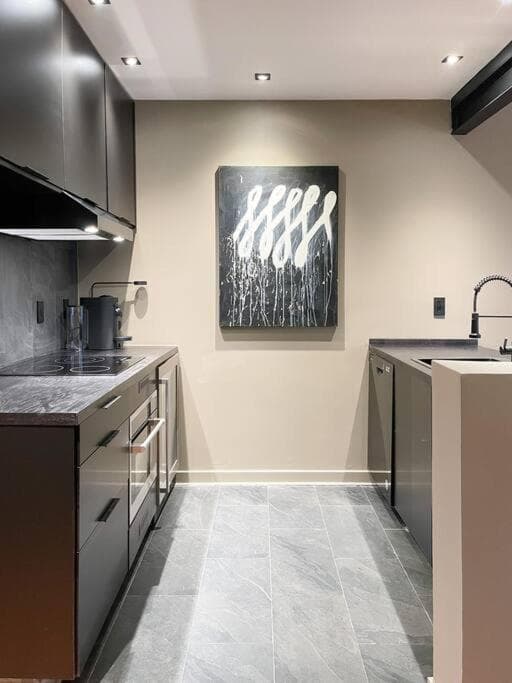 Photograph supplied for Luxury Warehouse District Condo