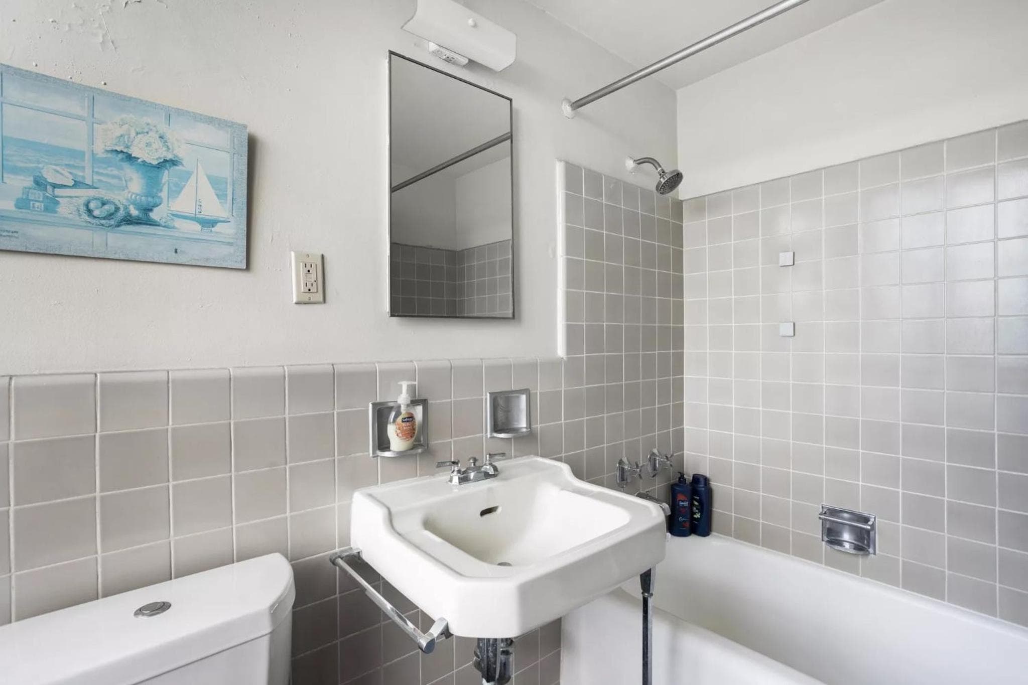 Photograph supplied for Spacious 2 Bedroom 2 Bathroom Unit Great Location