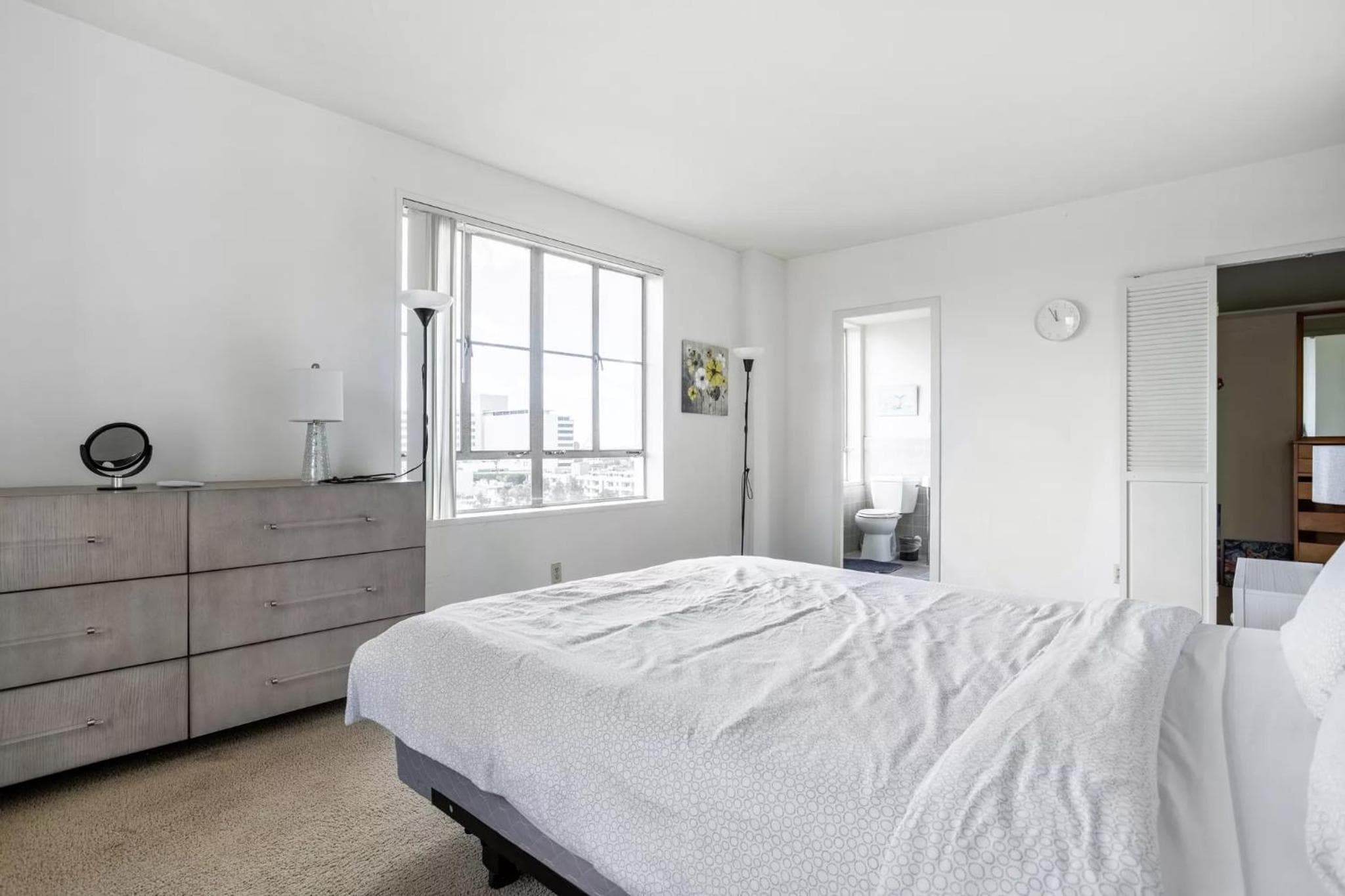 Photograph supplied for Spacious 2 Bedroom 2 Bathroom Unit Great Location