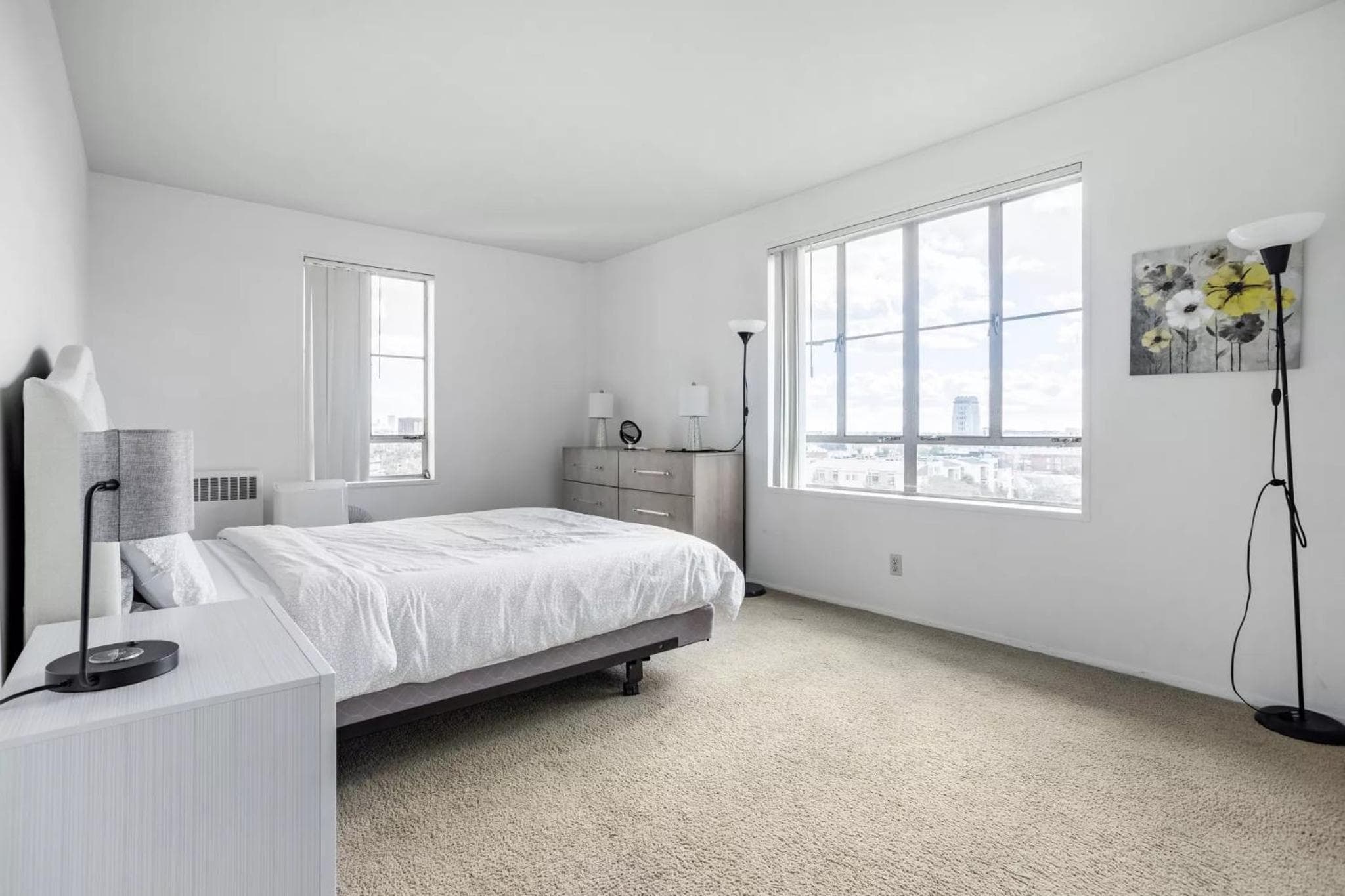 Photograph supplied for Spacious 2 Bedroom 2 Bathroom Unit Great Location