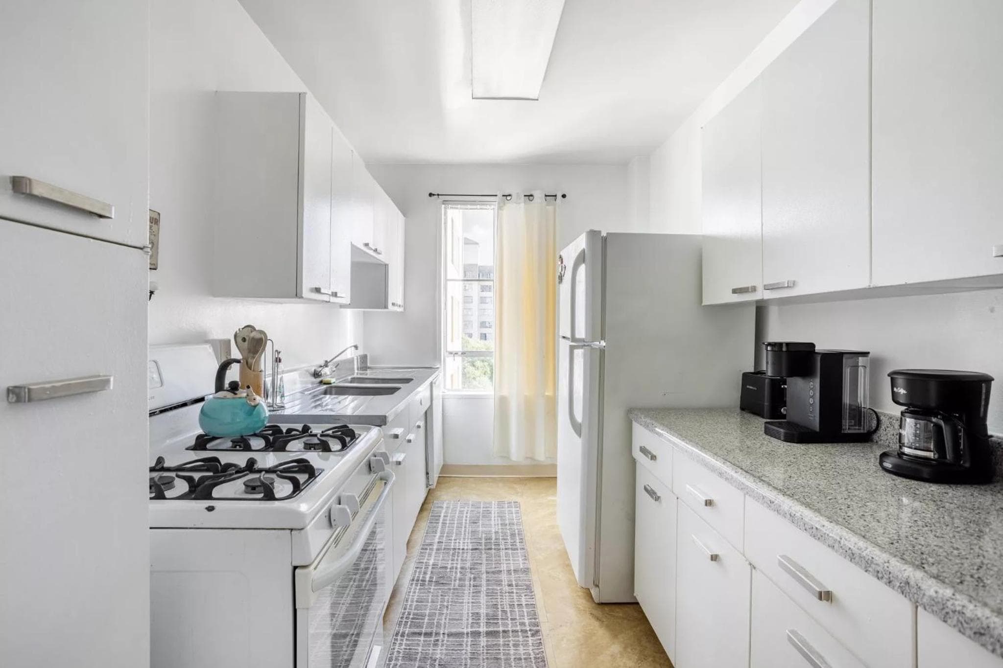 Photograph supplied for Spacious 2 Bedroom 2 Bathroom Unit Great Location