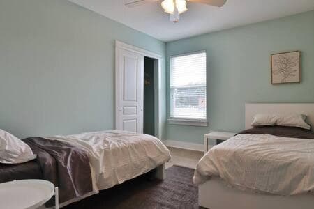 Photograph supplied for Spacious 4 BR Beach Retreat - Blocks From Beach