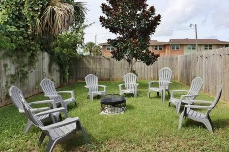 Photograph supplied for Spacious 4 BR Beach Retreat - Blocks From Beach