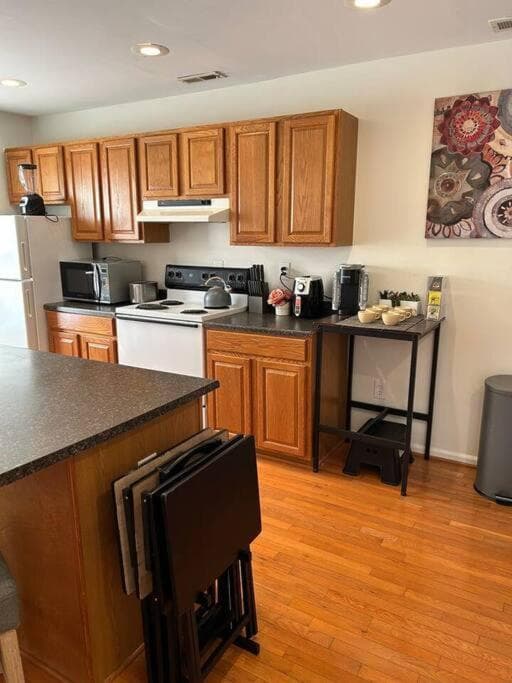 Photograph supplied for Baltimore Beauty! Johns Hopkins! 3 bedroom apt