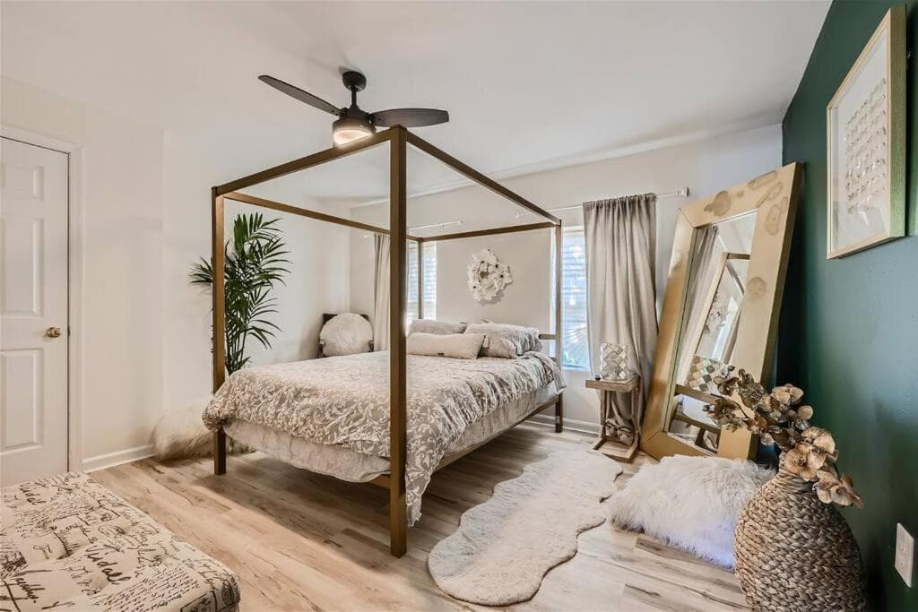 Photograph supplied for Baltimore Beauty! Johns Hopkins! 3 bedroom apt