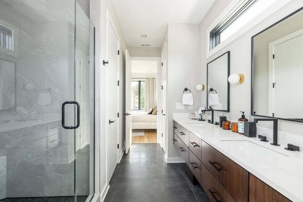 Photograph supplied for Huge Elegant 1 Bd - Big Living space, Free Parking