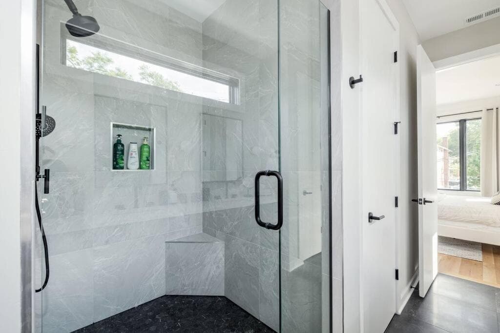 Photograph supplied for Huge Elegant 1 Bd - Big Living space, Free Parking
