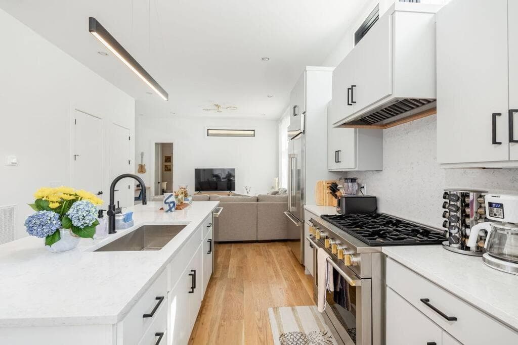 Photograph supplied for Huge Elegant 1 Bd - Big Living space, Free Parking