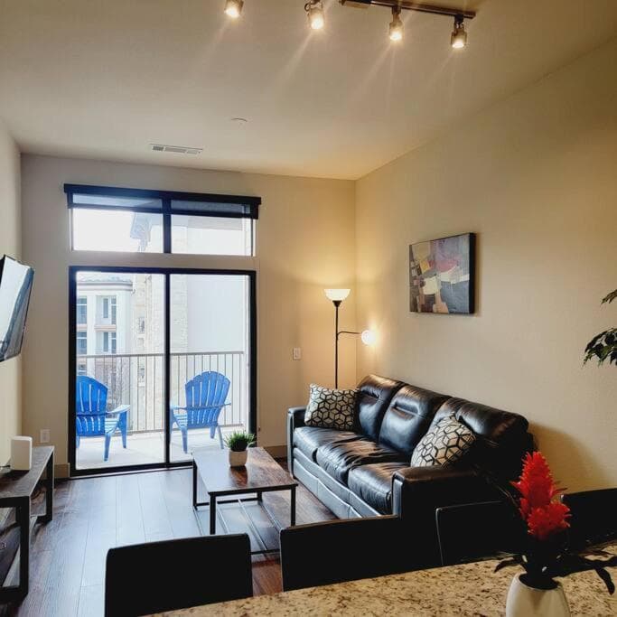 Photograph supplied for Relaxing Pool View Apt Reliant Stadium/Medical Center