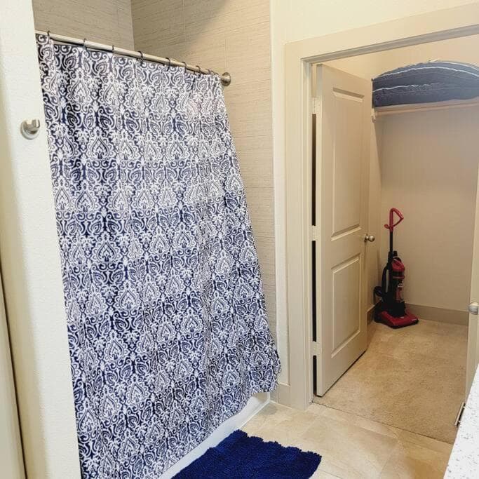 Photograph supplied for Relaxing Pool View Apt Reliant Stadium/Medical Center