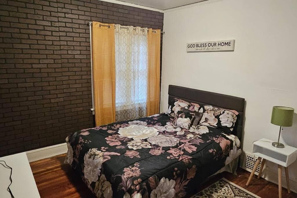 Photograph supplied for Lovely 3 Bed Room in Cleveland