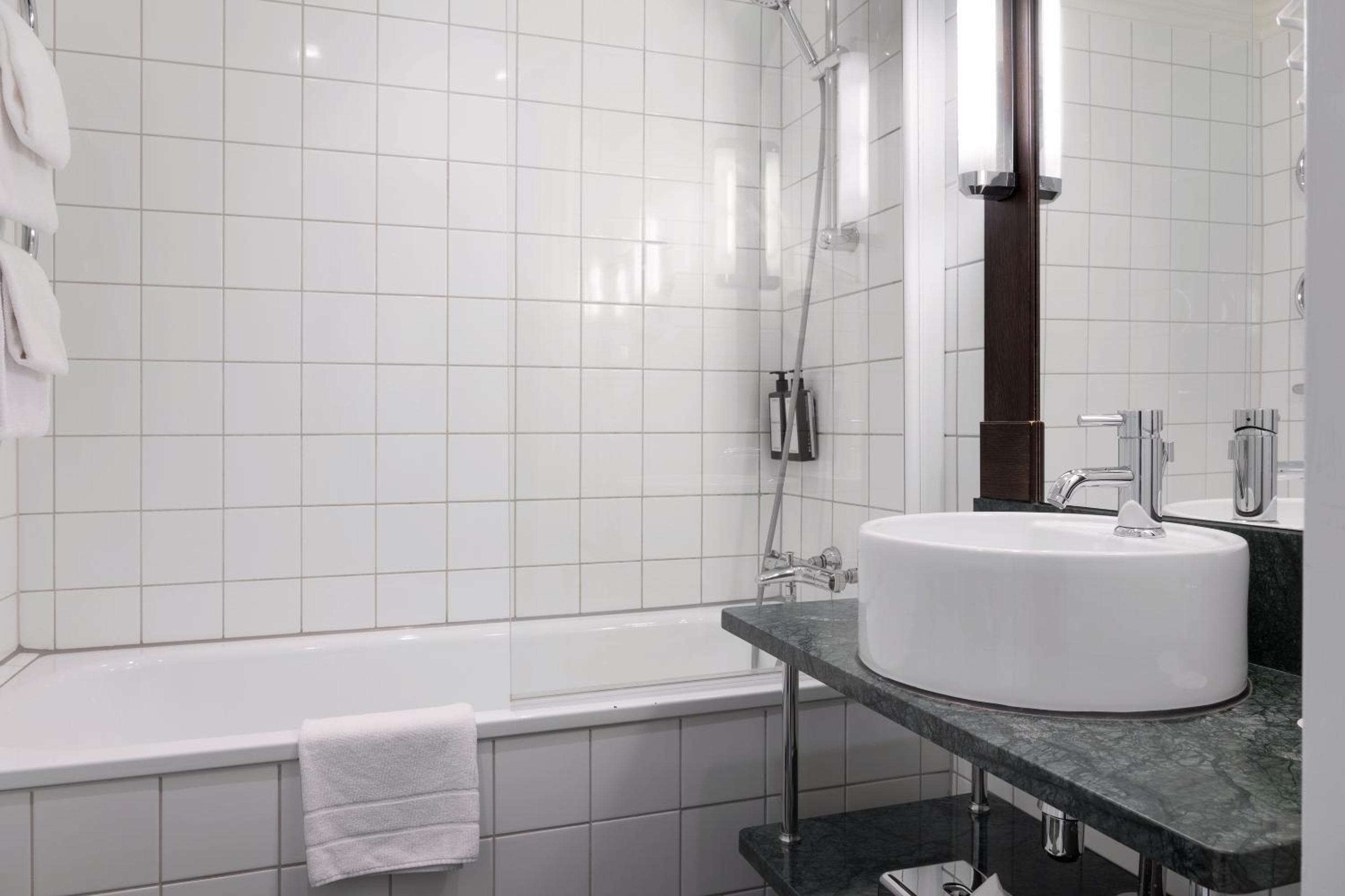 Photograph supplied for Elite Park Avenue Hotel