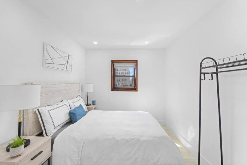 Photograph supplied for 75-5C 3BR LUXURY Duplex BRAND NEW W&D Elevator