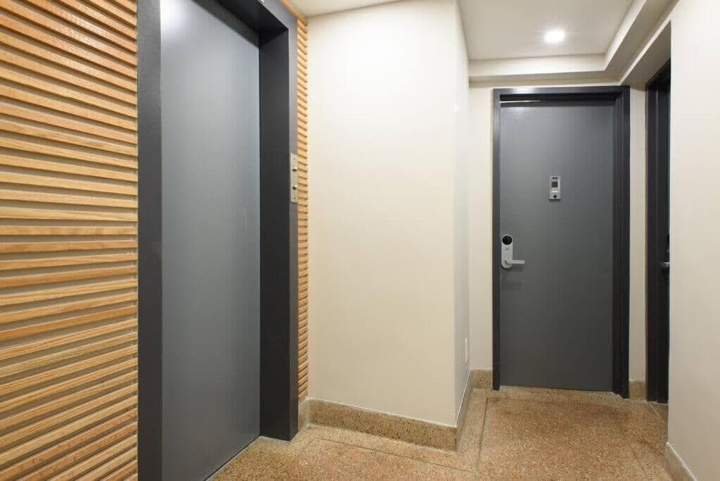 Photograph supplied for 75-5C 3BR LUXURY Duplex BRAND NEW W&D Elevator