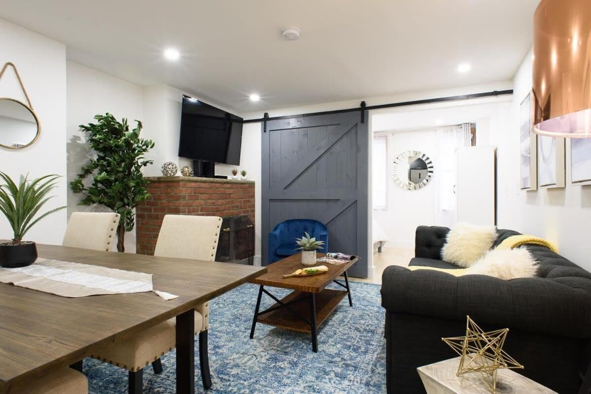Photograph supplied for 75-5A Luxury 3BR Duplex W D in unit Elevator