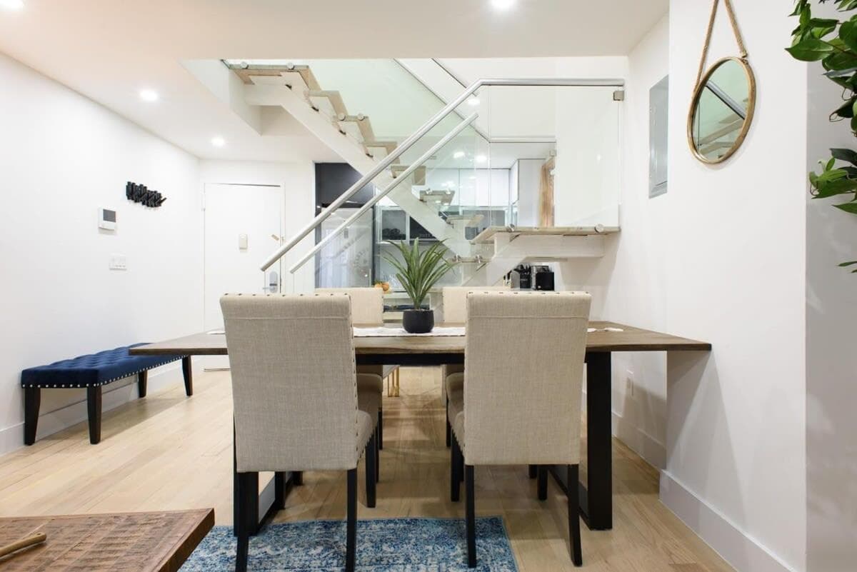 Photograph supplied for 75-5A Luxury 3BR Duplex W D in unit Elevator