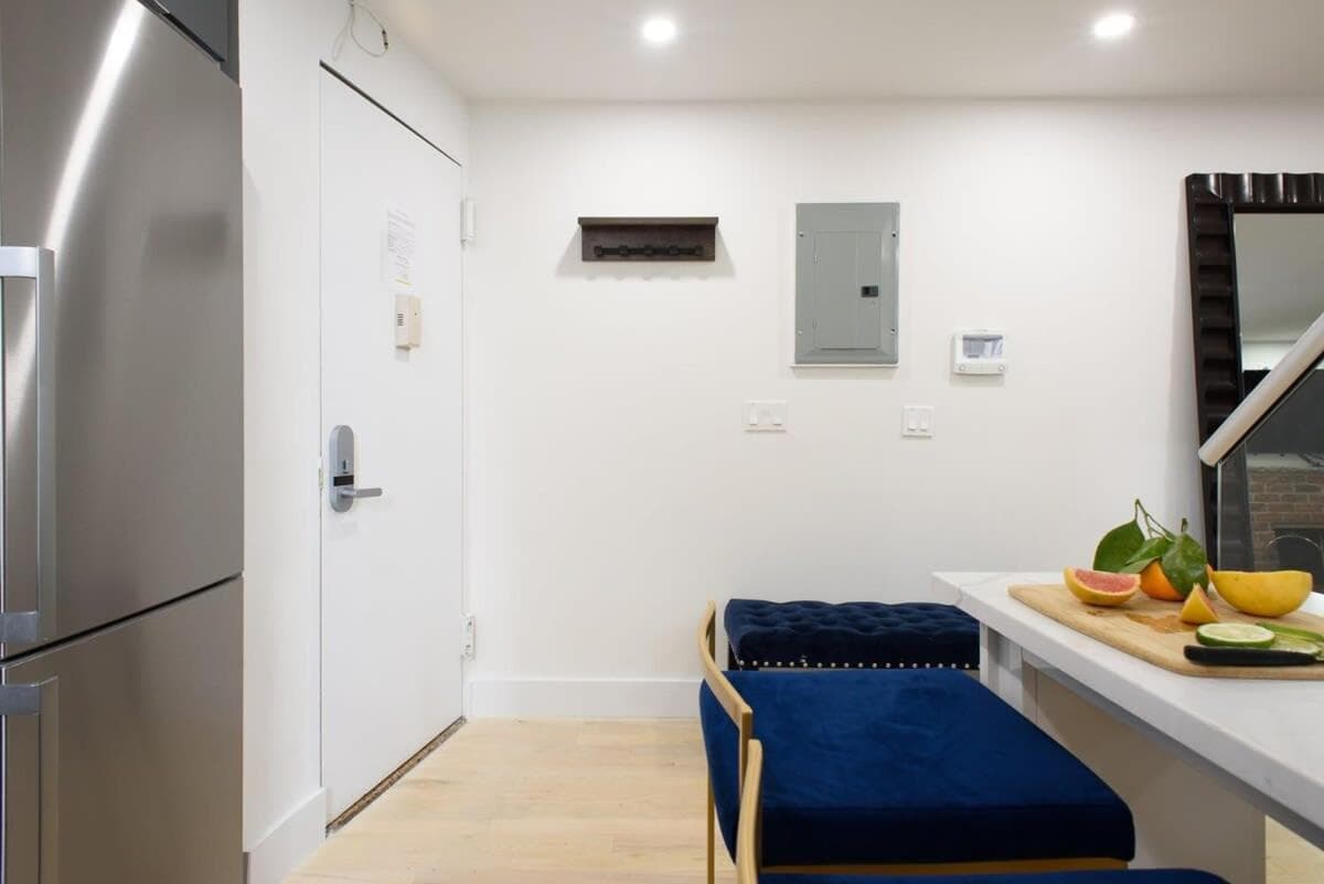 Photograph supplied for 75-5D NEW Quality 3BR Duplex W&D Elevator