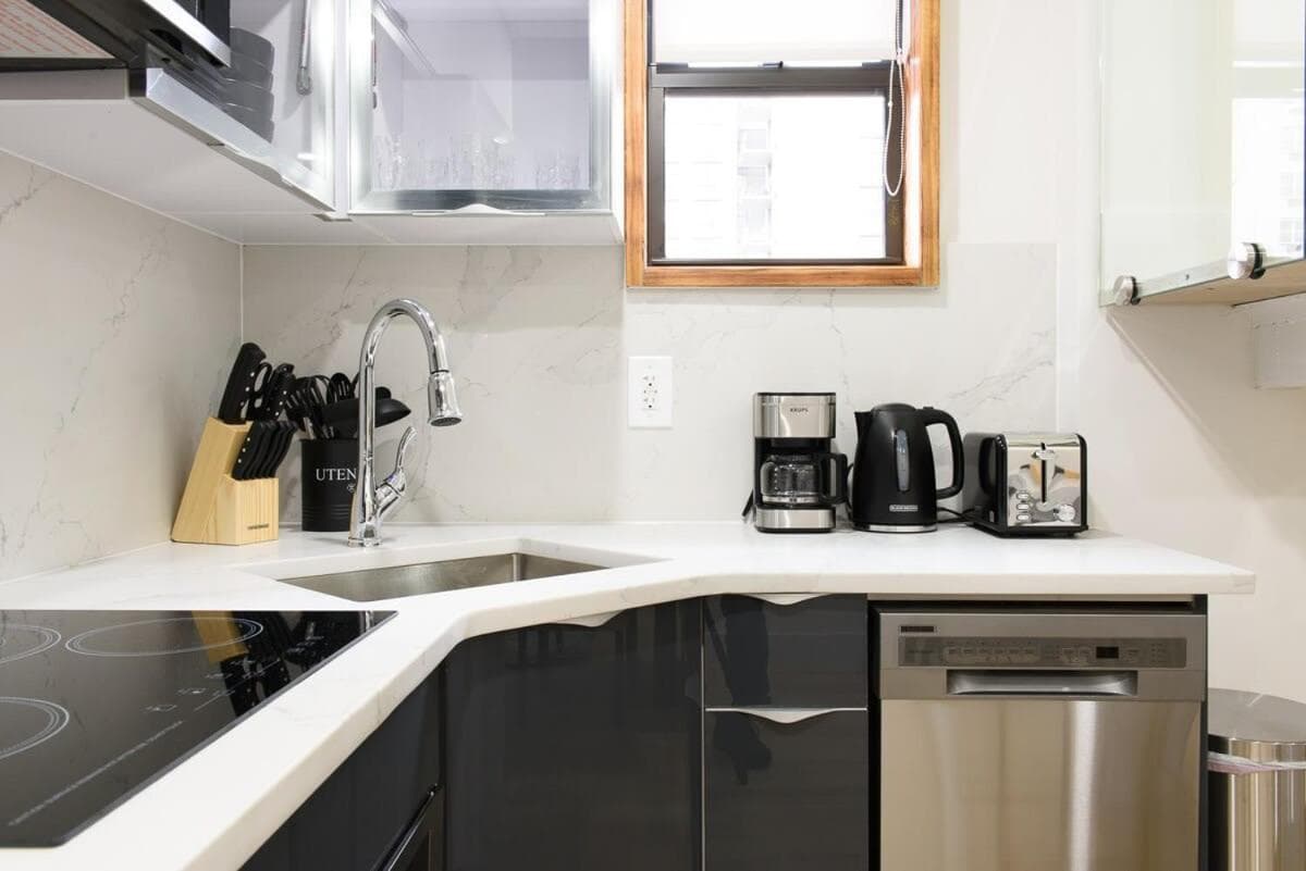 Photograph supplied for 75-5A Luxury 3BR Duplex W D in unit Elevator