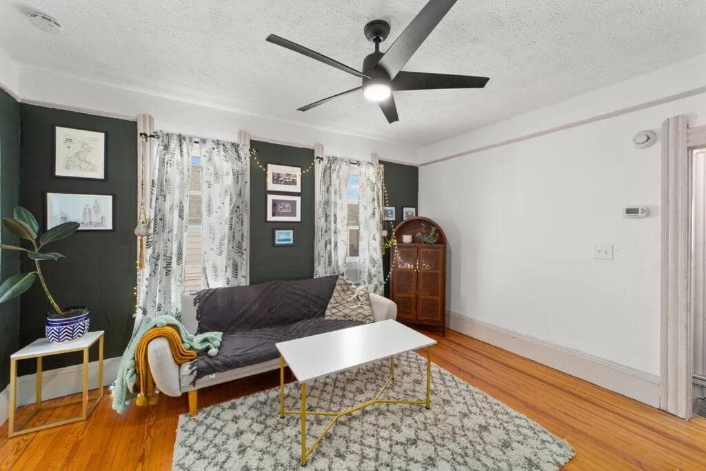 Photograph supplied for Pet Friendly 2BR in Little Italy # 3