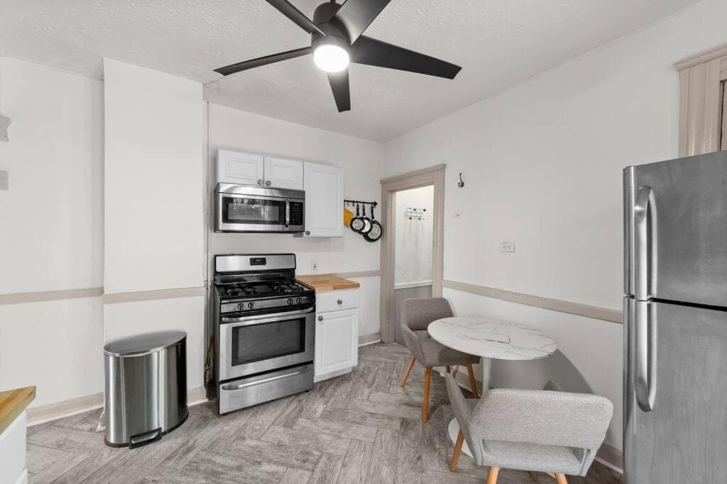 Photograph supplied for Pet Friendly 2BR in Little Italy # 3